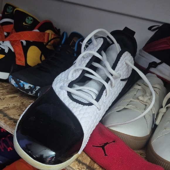 Nike Black and White Athletic Shoes - Picture 2 of 2